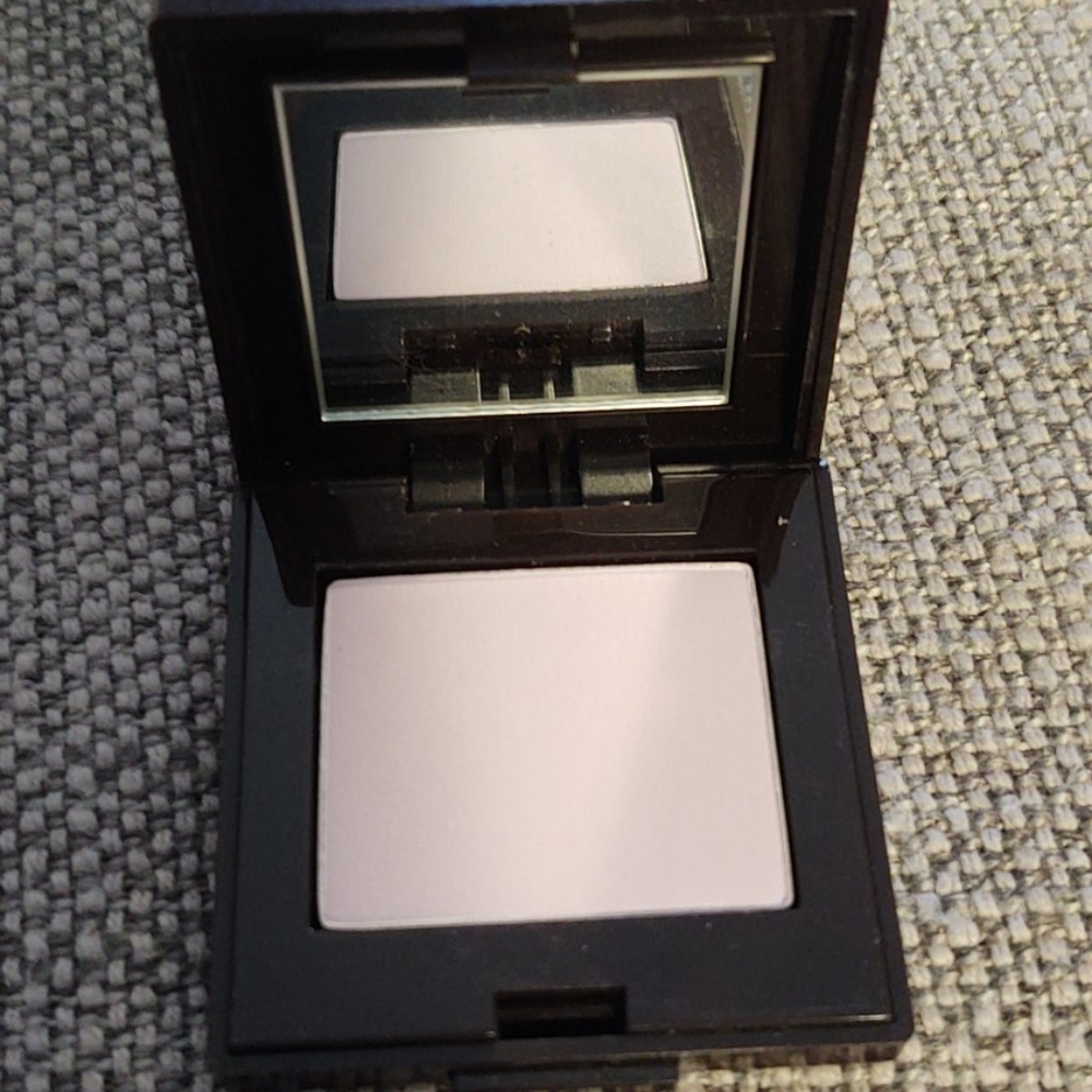 Laura Mercier powder eyeshadow single compact